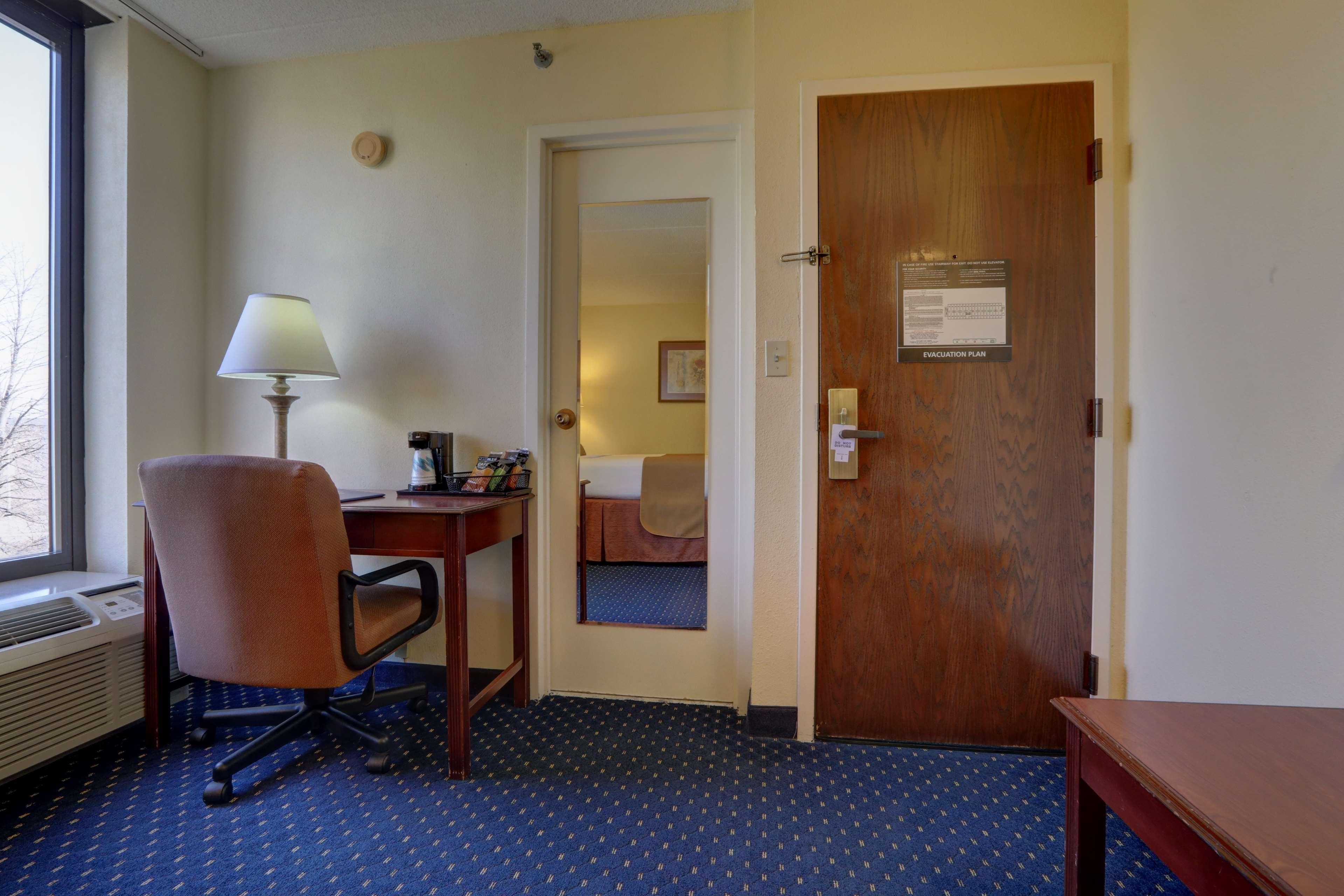 Best Western Plus North Odessa Inn & Suites Bagian luar foto