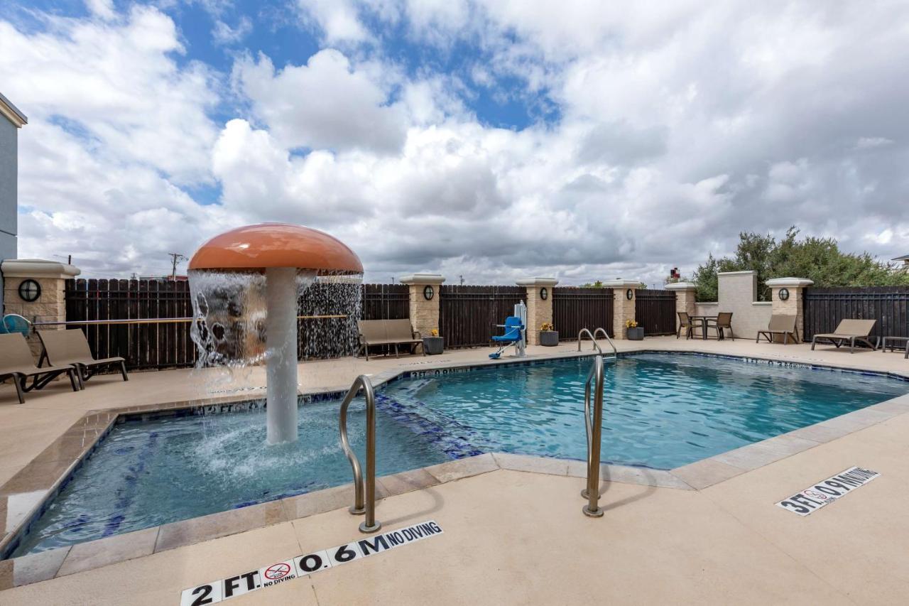 Best Western Plus North Odessa Inn & Suites Bagian luar foto