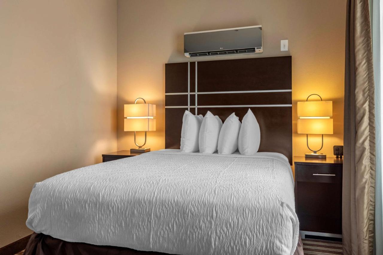 Best Western Plus North Odessa Inn & Suites Bagian luar foto